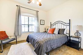 Stylish Home w/ Hot Tub ~ 4 Mi to Canyon Lake