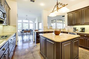 Stylish Home w/ Hot Tub ~ 4 Mi to Canyon Lake