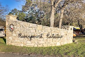 Stylish Home w/ Hot Tub ~ 4 Mi to Canyon Lake