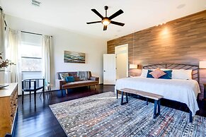 Stylish Home w/ Hot Tub ~ 4 Mi to Canyon Lake