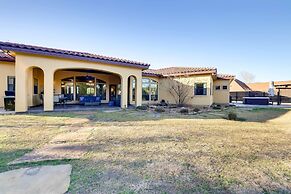 Stylish Home w/ Hot Tub ~ 4 Mi to Canyon Lake