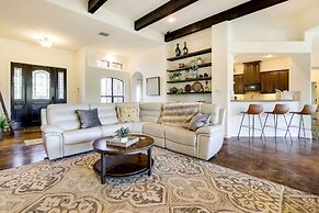 Stylish Home w/ Hot Tub ~ 4 Mi to Canyon Lake