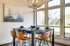 Stylish Home w/ Hot Tub ~ 4 Mi to Canyon Lake