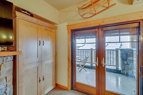 Ski-in/ski-out Whitefish Escape w/ Balcony!