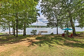 'the B Haus' Lakefront Retreat w/ Boat Ramp!