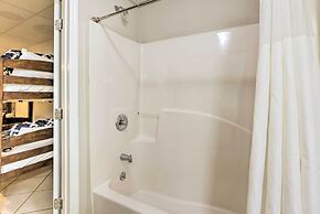 'the B Haus' Lakefront Retreat w/ Boat Ramp!