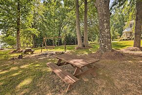 'the B Haus' Lakefront Retreat w/ Boat Ramp!