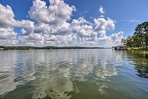 'the B Haus' Lakefront Retreat w/ Boat Ramp!