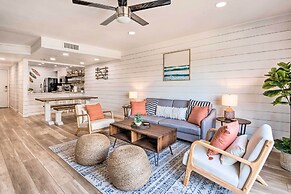 Chic Fort Walton Condo ~ 2 Blocks to Beach!