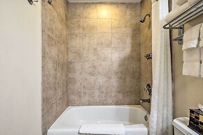 Upscale Unit in Private Golf Resort w/ Pool!