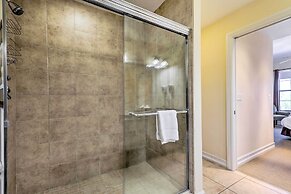 Upscale Unit in Private Golf Resort w/ Pool!