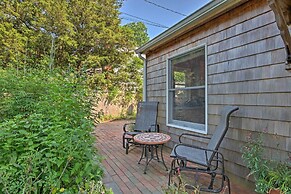 Cute East Hampton Cottage w/ Patio - Walk to Beach