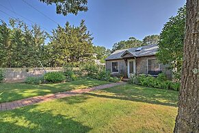 Cute East Hampton Cottage w/ Patio - Walk to Beach