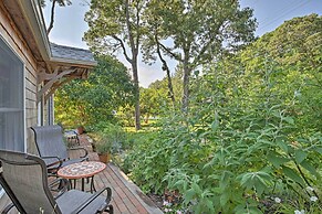 Cute East Hampton Cottage w/ Patio - Walk to Beach