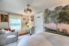 Cute East Hampton Cottage w/ Patio - Walk to Beach