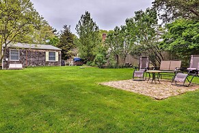 Cute East Hampton Cottage w/ Patio - Walk to Beach