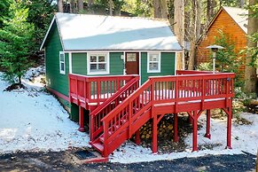 Running Springs Cabin w/ Deck + Forest Views