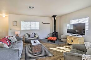 Sunny Oasis w/ Hot Tub ~ 11 Mi to Nat'l Park!