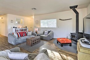 Sunny Oasis w/ Hot Tub ~ 11 Mi to Nat'l Park!