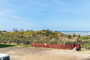 Rockaway Beach Vacation Rental: Pets Welcome!