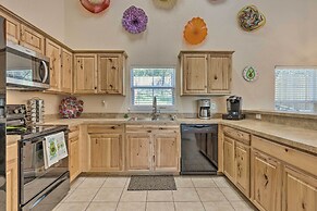 Pet-friendly Home w/ Deck: 1 Mi to Canyon Lake Fun