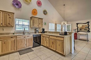 Pet-friendly Home w/ Deck: 1 Mi to Canyon Lake Fun