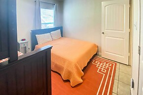 Pet-friendly Home w/ Deck: 1 Mi to Canyon Lake Fun