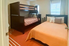 Pet-friendly Home w/ Deck: 1 Mi to Canyon Lake Fun