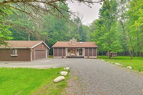 Tranquil Lake Wallenpaupack Home w/ Fire Pit!