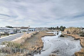 Central Studio w/ Deck: Walk to Shops & Dining!