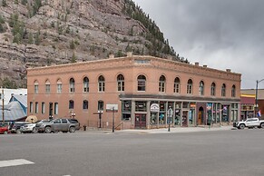 Updated Rustic-chic Condo on Ouray's Main Street!