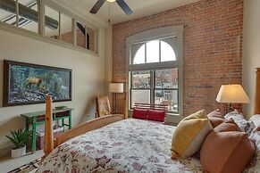 Updated Rustic-chic Condo on Ouray's Main Street!