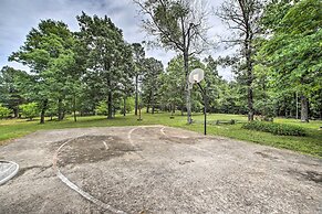 'pine Lodge Cabin' on 450 Acres in Ozark Mountains