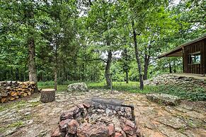 'pine Lodge Cabin' on 450 Acres in Ozark Mountains