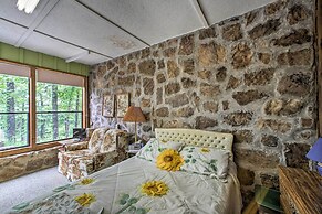 'pine Lodge Cabin' on 450 Acres in Ozark Mountains
