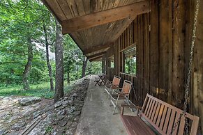 'pine Lodge Cabin' on 450 Acres in Ozark Mountains
