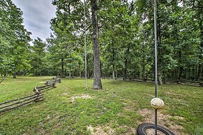 'pine Lodge Cabin' on 450 Acres in Ozark Mountains