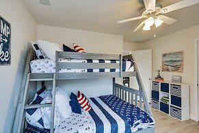 View, Pool & Lake Access: Osage Beach Condo!