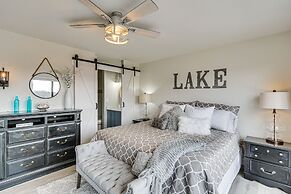 View, Pool & Lake Access: Osage Beach Condo!