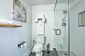 Nulu Art District Loft: Walk to Dtwn Distilleries!