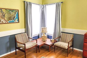 Eclectic Home: Walk to Town & Bath District!