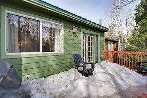 Homey Dog-friendly Retreat w/ Deck in Dtwn Frisco!