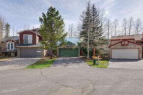 Homey Dog-friendly Retreat w/ Deck in Dtwn Frisco!