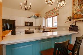 Homey Dog-friendly Retreat w/ Deck in Dtwn Frisco!