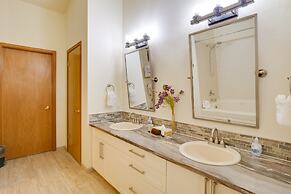 Homey Dog-friendly Retreat w/ Deck in Dtwn Frisco!