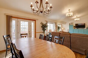 Homey Dog-friendly Retreat w/ Deck in Dtwn Frisco!