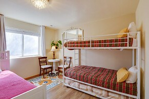 Homey Dog-friendly Retreat w/ Deck in Dtwn Frisco!