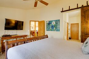 Homey Dog-friendly Retreat w/ Deck in Dtwn Frisco!