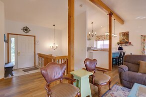 Homey Dog-friendly Retreat w/ Deck in Dtwn Frisco!