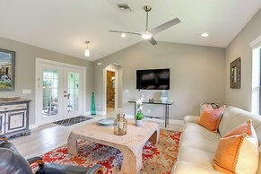 Jupiter Cottage w/ Patio, Gas Grill & Fire Pit!